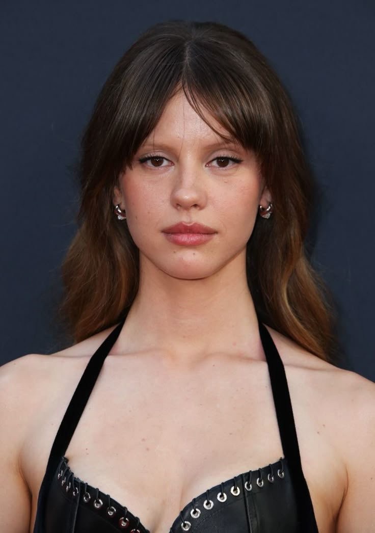 Mia Goth 